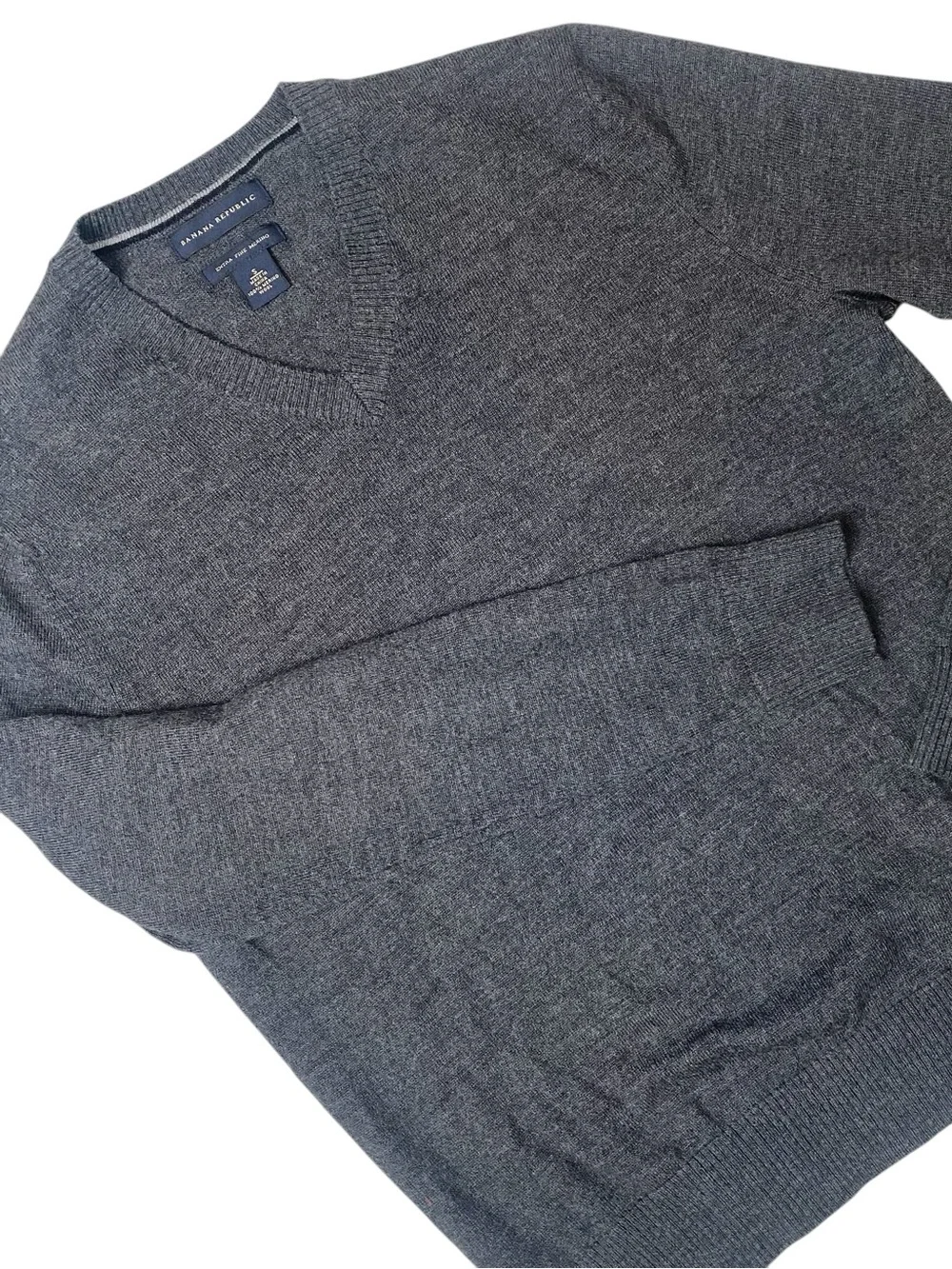 Banana Republic 100% Merino Wool V-Neck Sweater Men’s S Charcoal Gray